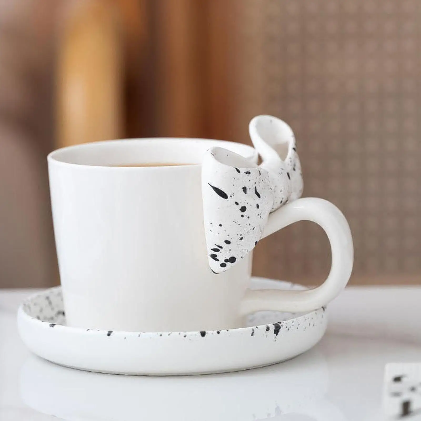 

Кофейная кружка с блюдцем, домашний декор, 300 мл, креативная чашка для чая с бантом, кофейная чашка, керамическая кружка для взрослых, пары, кухня, столовая, подарки