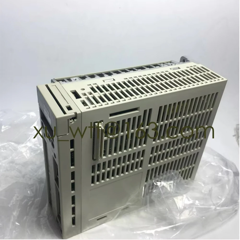 

Brand New Original Servo Driver SGDH-05DE SGDH-05DE-OY