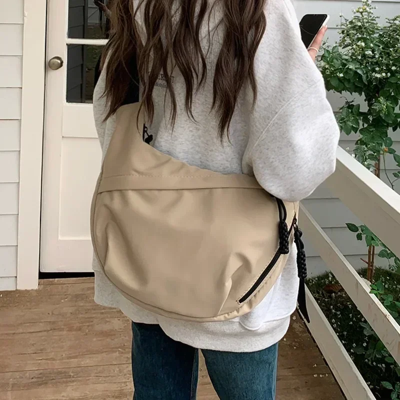 

Korean Simplified New Moon Bag Fashionable Design Wheat Ear Cross Body Bag Versatile High End Single Shoulder Dumpling Bag