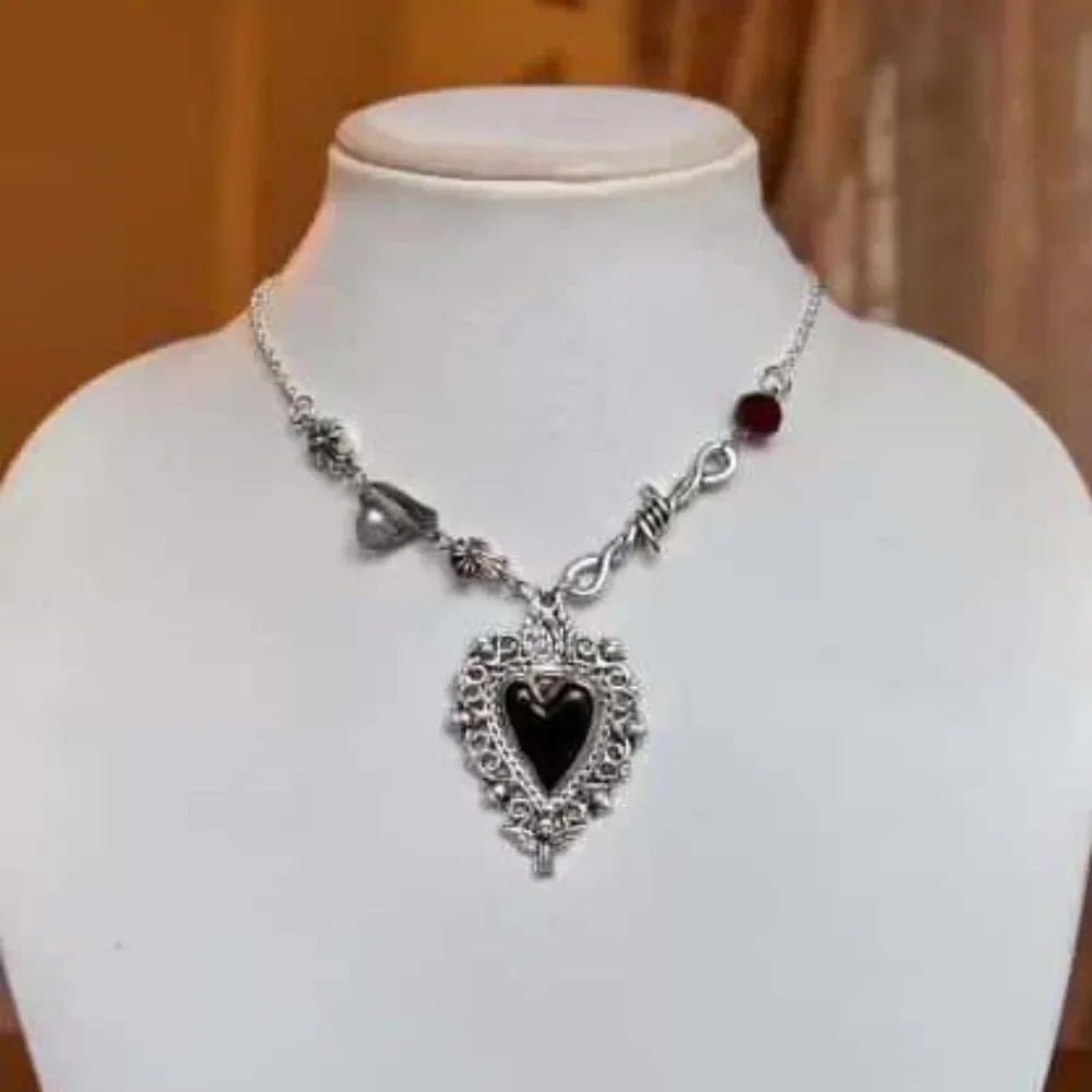 Gothic Victoria Carved Lacework Cross Flame Blood-red Sacred Heart Cross Pendant Necklace for Women Halloween Party Jewelry Gift