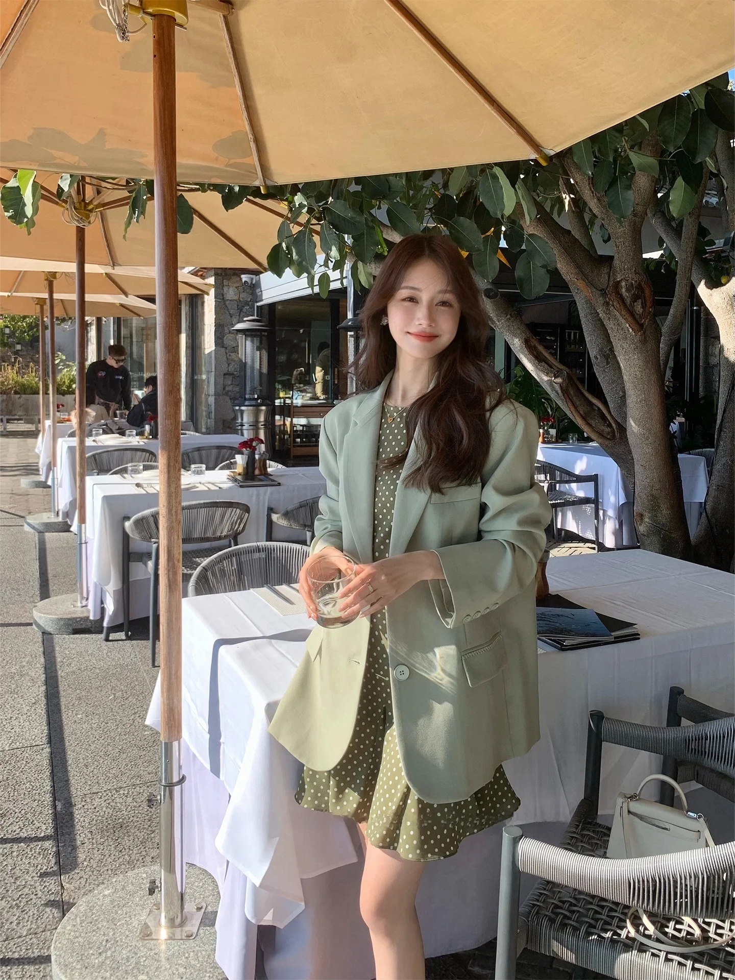 

Модный цветной костюм-двойка с жилетом и длинным рукавом для женщин: повседневный и офисный вариант для весеннего сезона