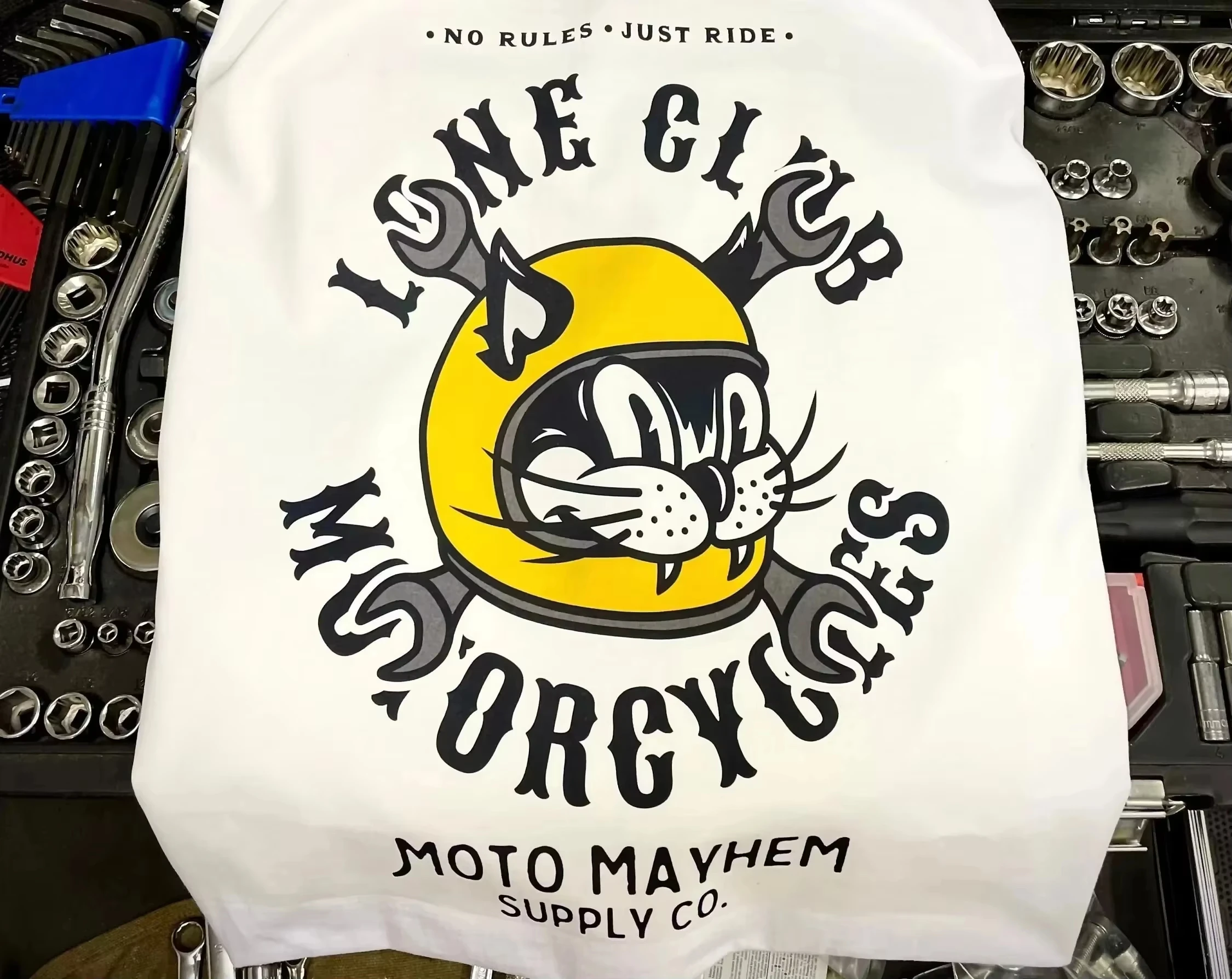 Retro Biker Cartoon Cat Helmet Print T‑Shirt Wrench Slogan Graphic Unisex White Oversized Tee