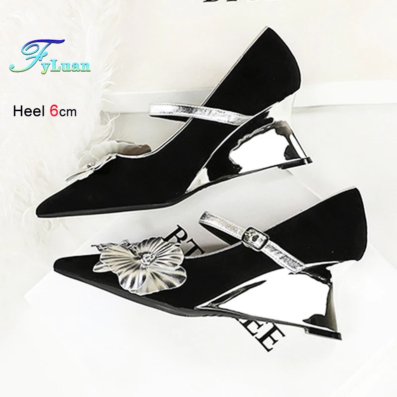 2025 Fashion Pointed Toe 6cm Women Single Shoes Designer Rhinestone Bow Decoration Metal Wedges High Heels Buckle Banquet Pumps