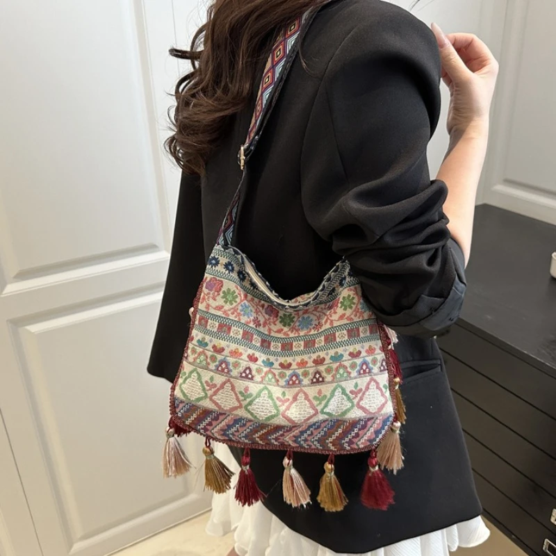 Sac bandoulière à motifs ethniques bohèmes pour femmes, avec large bandoulière imprimée, sac à main vintage de style folklorique pour les voyages