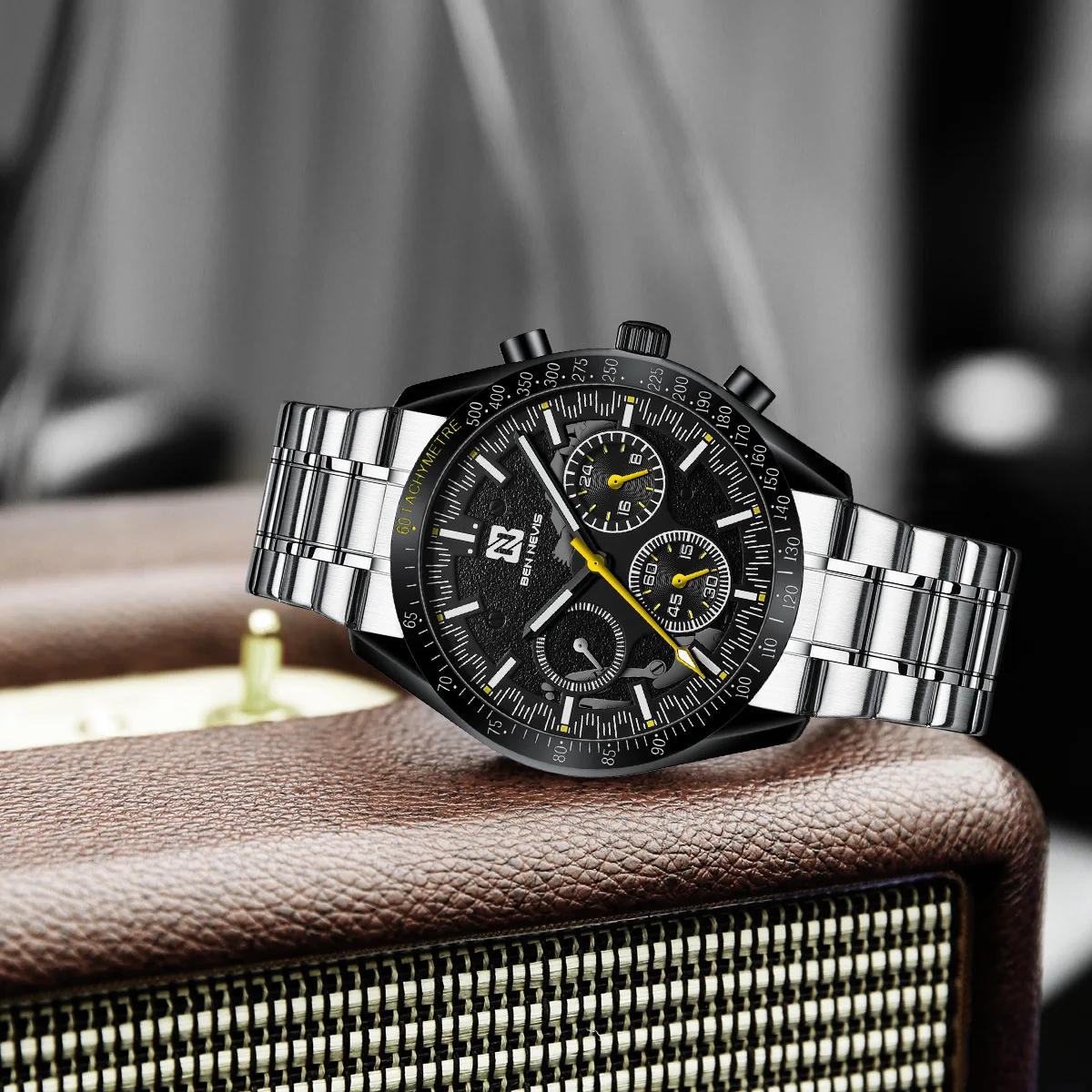 Orologio da uomo di lusso da 44,5 mm con cinturino in pelle, installazione movimento al quarzo, orologio da polso da uomo subacqueo 3ATM