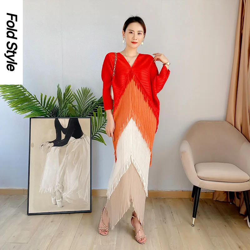 

Tassel Dress Autumn V-neck Contrasting Bat Sleeve Fishtail Loose and Slimming Temperament Fashionable One Step Skirt Length