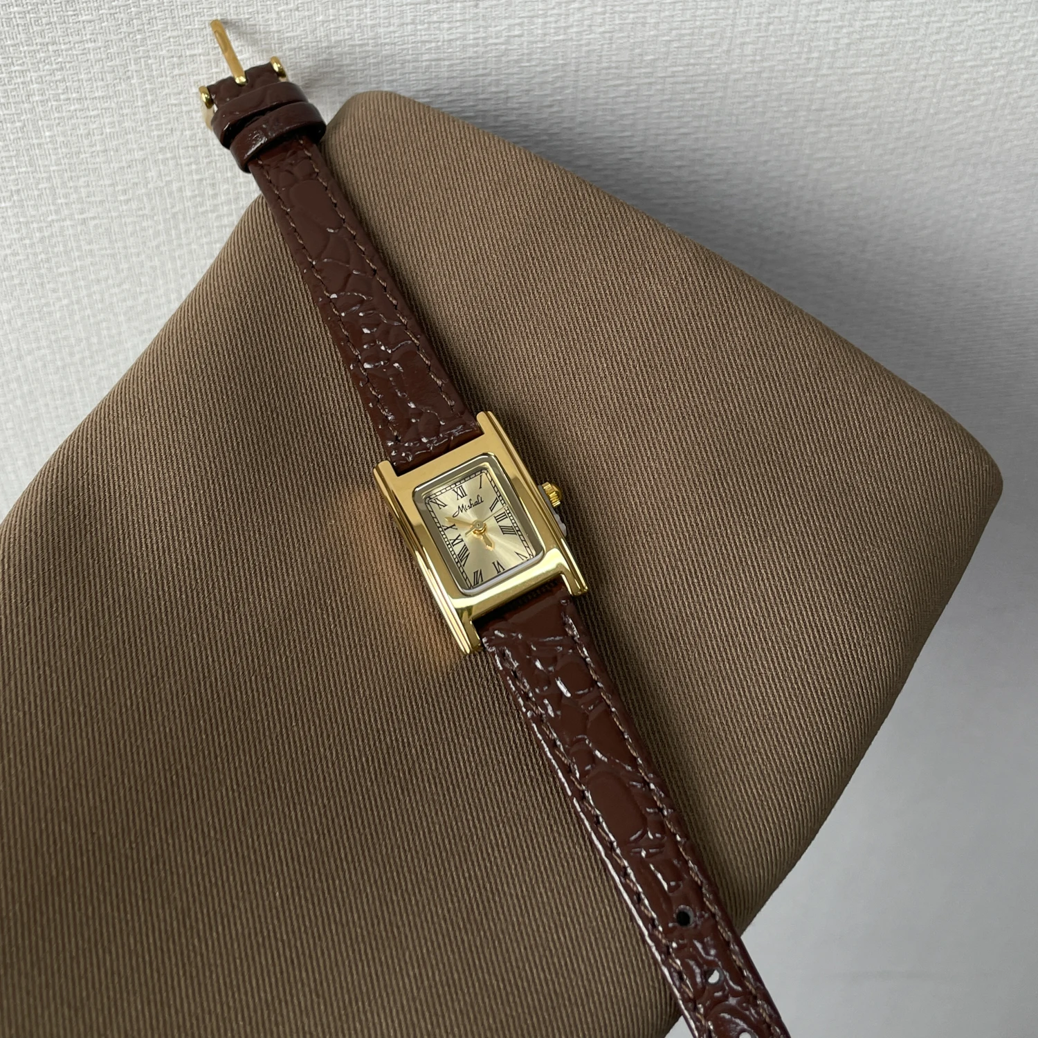 

Elegant women's watch, retro small square watch, new 2026 style, high-end women's watch, trendy wristwatch, women's gift.