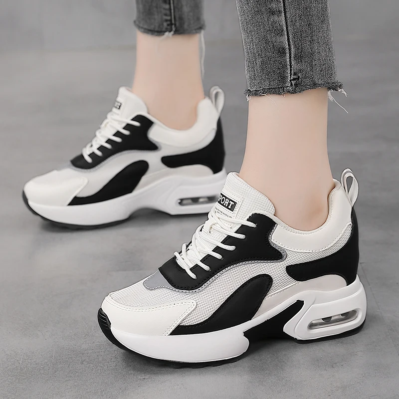 Women\'s color blocked height increasing sports shoes are breathable, comfortable, shock-absorbing, and casual sports shoes