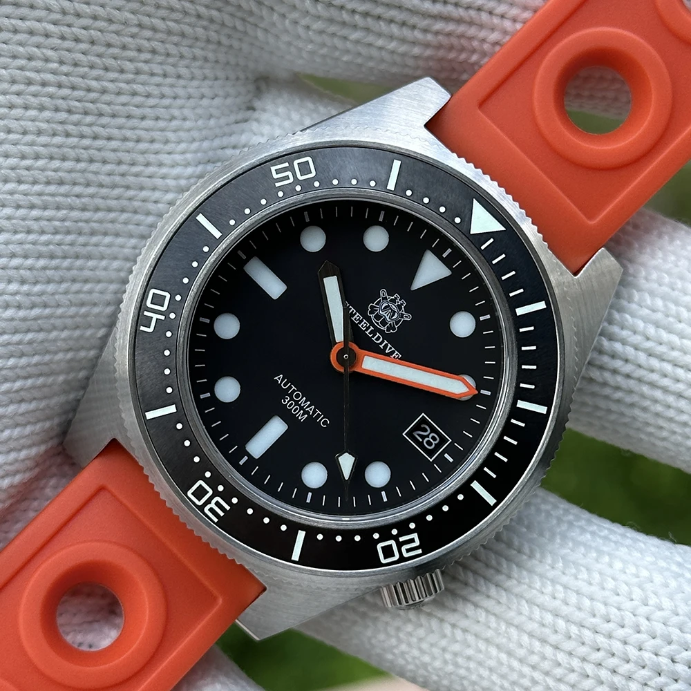 

STEELDIVE Men Automatic Watch 42mm Mechanical Wristwatch Diver 30ATM Waterproof BGW9 Luminous Sapphire Mirror NH35 Ceramic Bezel