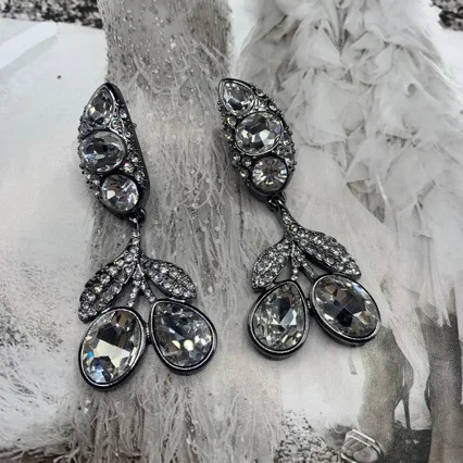 

Silver Needle Diamond Cherry Drop Earrings - Luxurious, Exquisite, and Regal Style