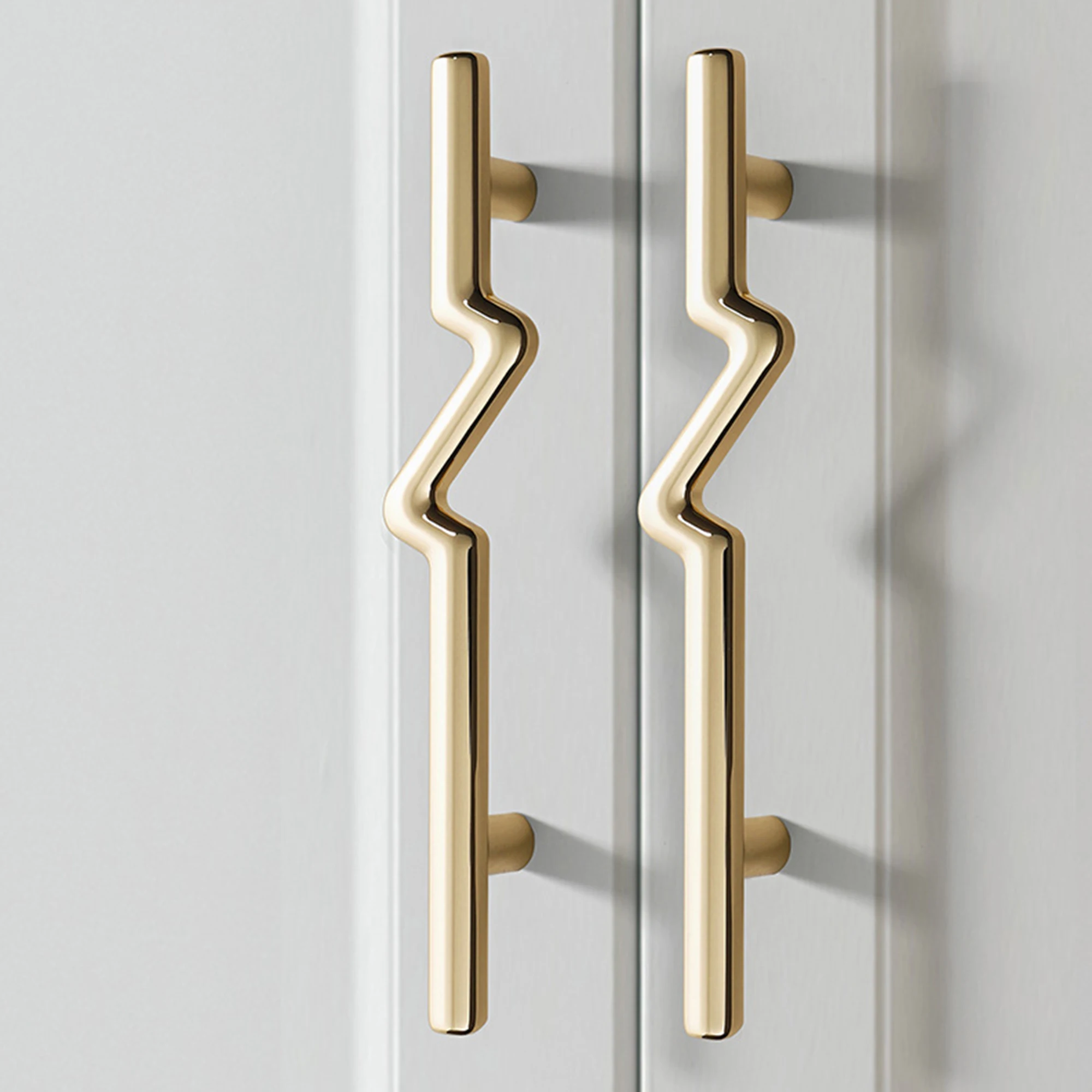 Bright Gold Creative Zinc Alloy Furniture Handles Cabinet Door Pulls Modern Simple Wardrobe Pulls Kitchen Cupboard Door Knobs