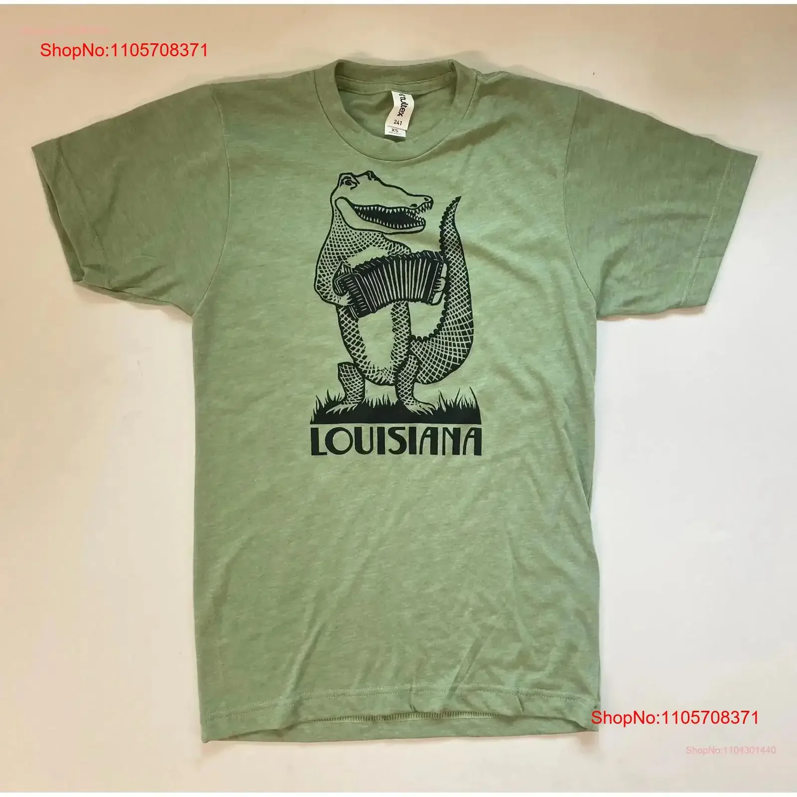 T Shirt Alligator Playing Cajun Accordion Sage Green Soft Style Screen Woodcut vintage Washed Comfortable homme Breathable