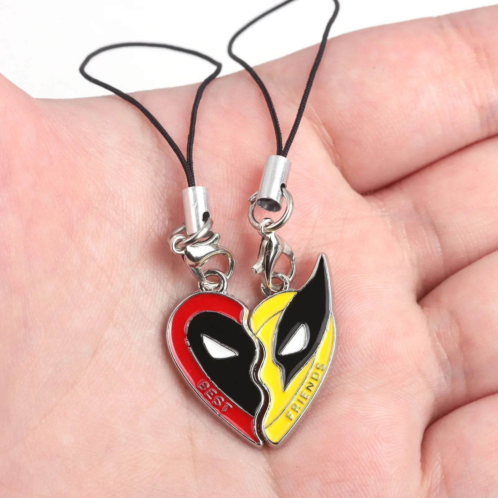 Movie Deadpool e Wolverine Best Friends Red Yellow Clown Mask portachiavi ciondolo Love Heart Combination for Bag Friends Jewelry