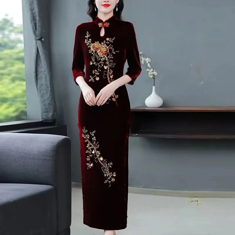 Noble Temperament Embroidered Flowers Golden Velvet Spring Aautumn Retro Cheongsam Banquet Women Slim Split Knee-Length Dress