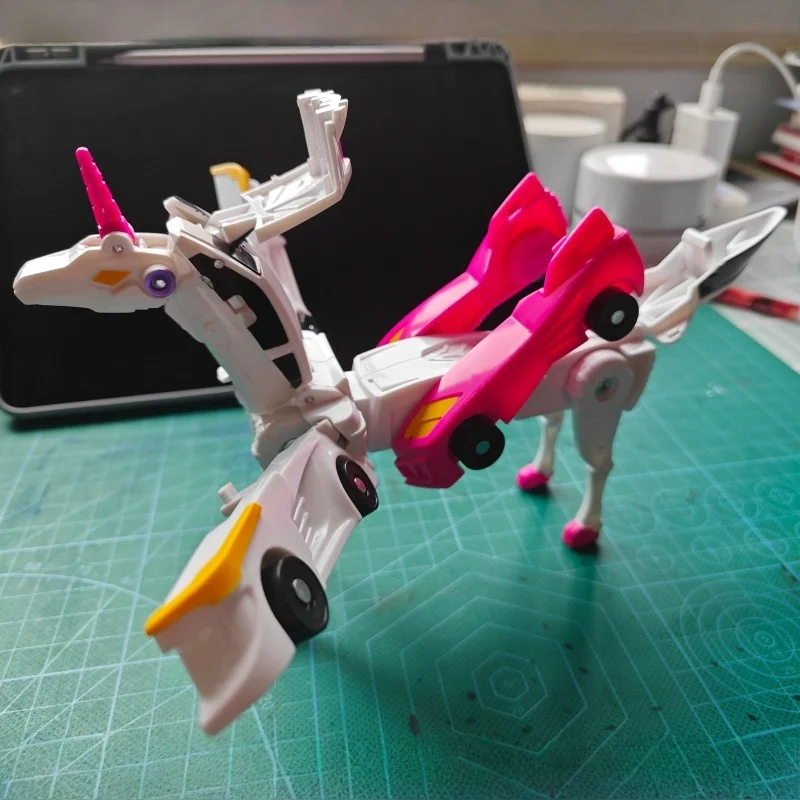 은색 날개 달린 비행 용 장난감 마법 유니콘 변신 바운싱 카 자석 변형 로봇 액션 피규어 소년용