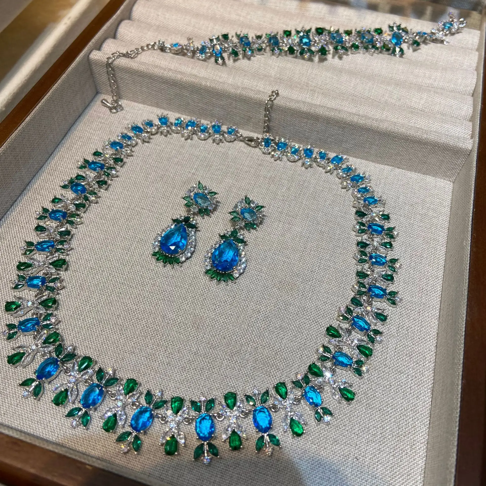 

Женское свадебное ожерелье и серьги с сапфиром и цирконом, полный бриллиантовый комплект