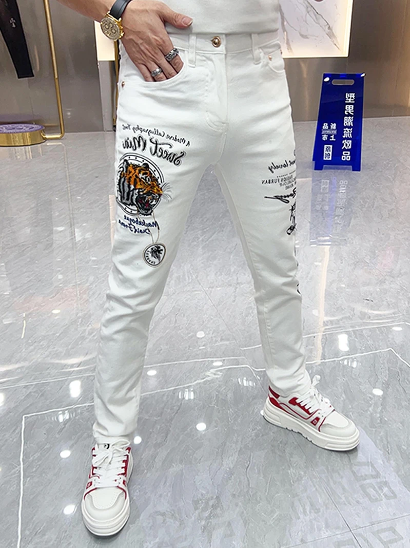 

Fashionable White Embroidered Slim Fit Men's Jeans Trendy Print Tiger Design Casual Straight Leg Long Pants Autumn Wear