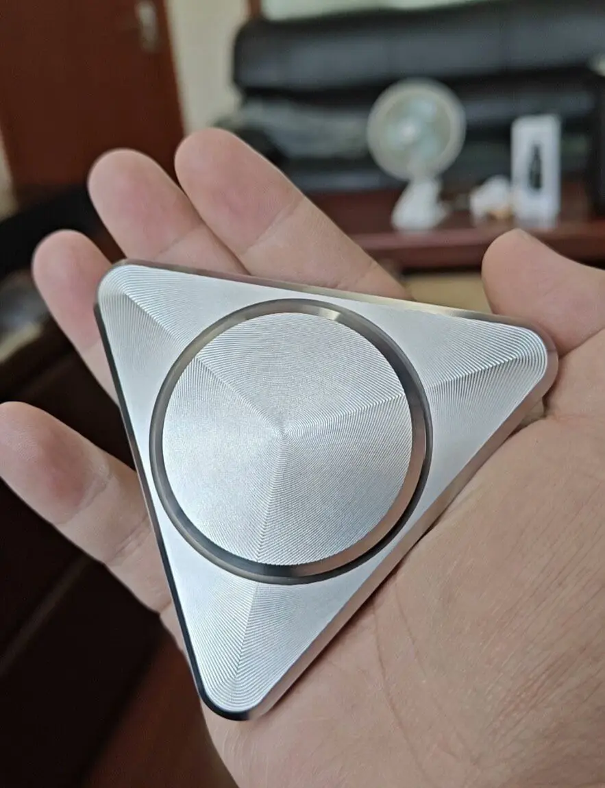Used edc Fanzi fz's Steel Big Triangle Gyro decompression toy