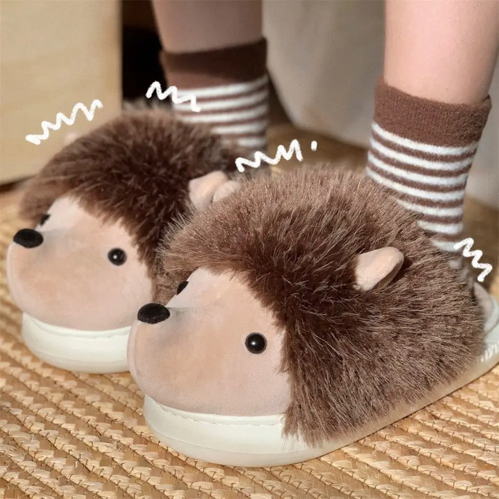 Woman furry slides supple shoes size 44 45 New fluffy snuggle hedgehog slippers women funny 3D animal home slides Christmas gift