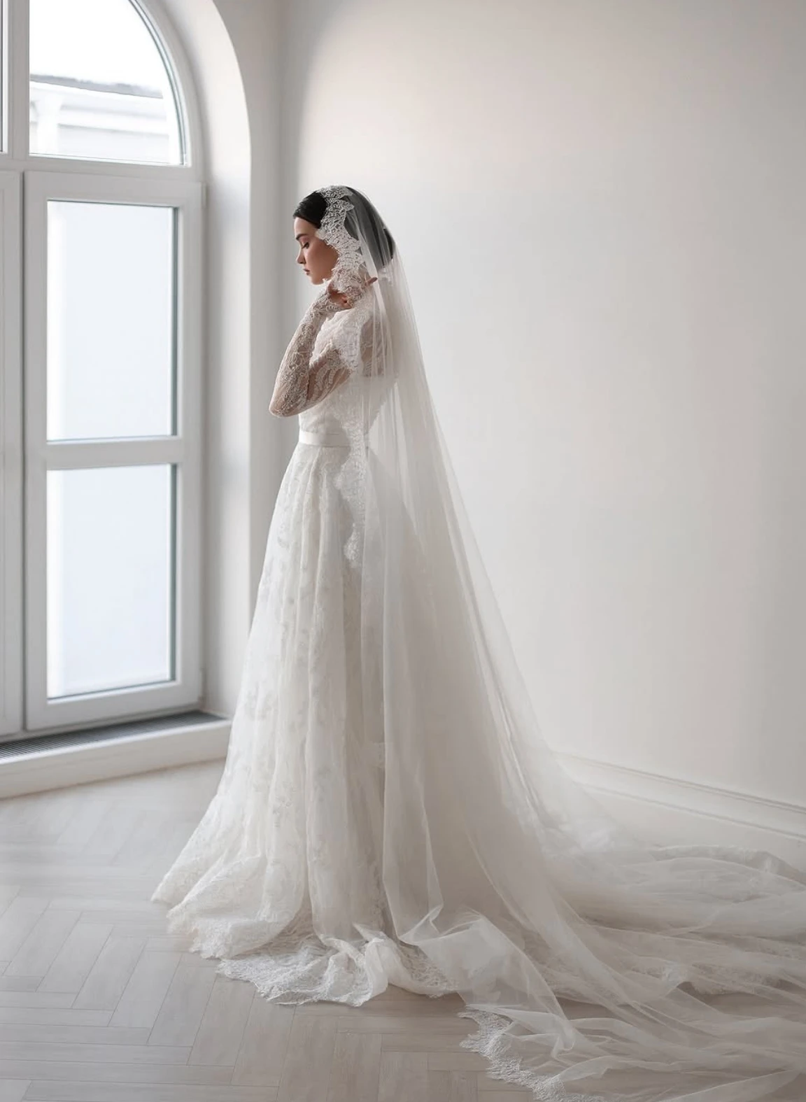 Gaun Pengantin Renda Mewah Kustom Gaun Pengantin Muslim A Line Sapu Leher Bulat Lengan Panjang Gaun Pengantin Jubah De Mariee