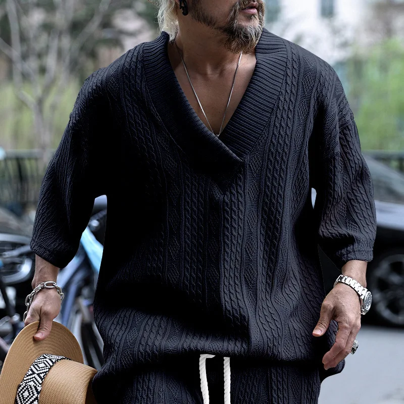 قمصان محبوكة مضلعة للرجال برقبة على شكل V نصف كم بلون سادة