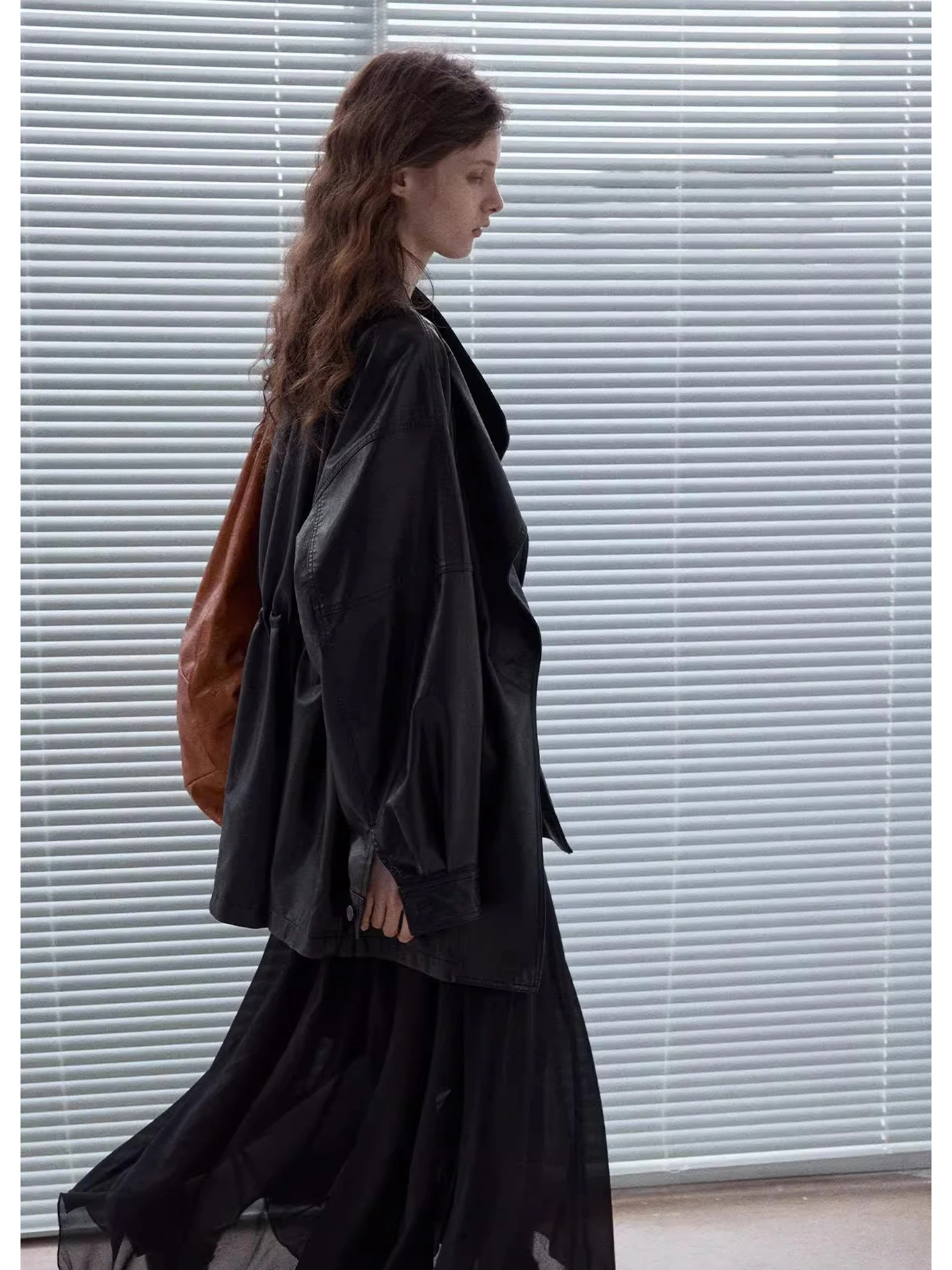 Cool Bla PU Leather Jaet 2025 Autunno New Sle High End Vintage Waed Cappotto in pelle per le donne Pendolarismo Sle Loose Fit