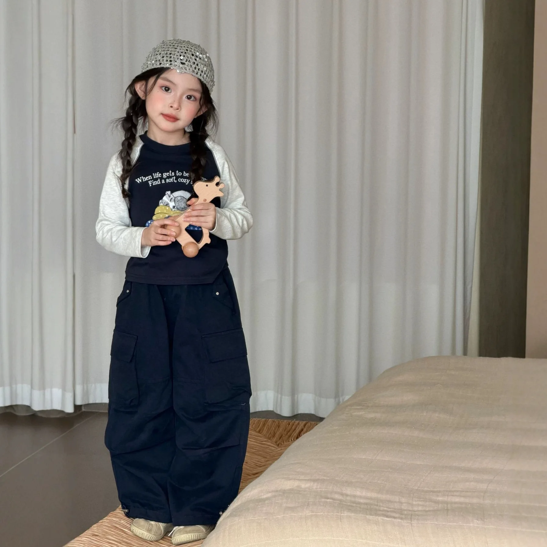 Girls Suit 2026 Spring and Autumn New Childrens Clothing Korean Girl Baby Printed T Shirt Cargo Wide-leg Pants Two-piece Set
