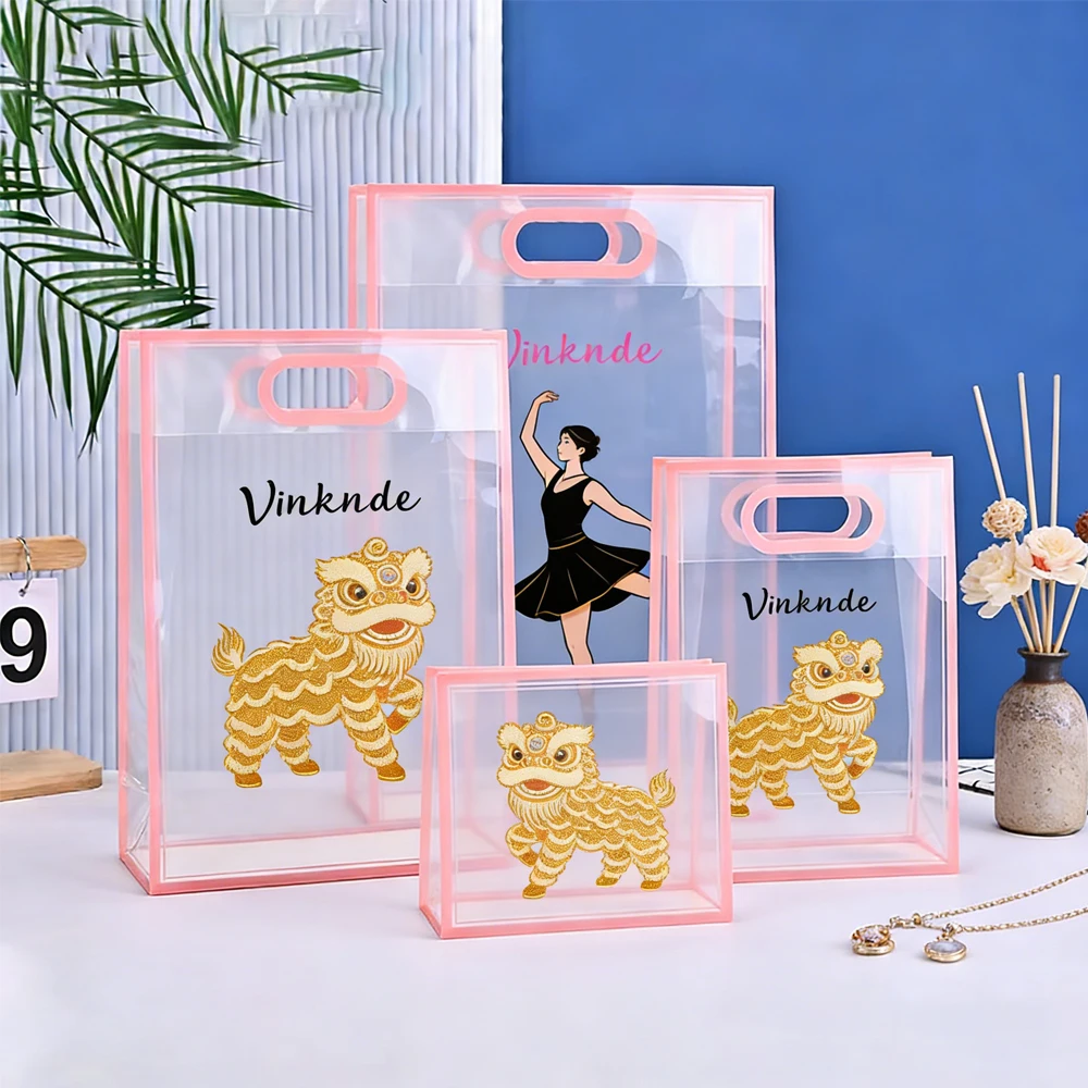 

Custom Logo Clear Plastic Gift Bags with Handle Transparent Gift Bag PP Gift Wrap Tote Bag for Wedding Bridal Shower Birthday