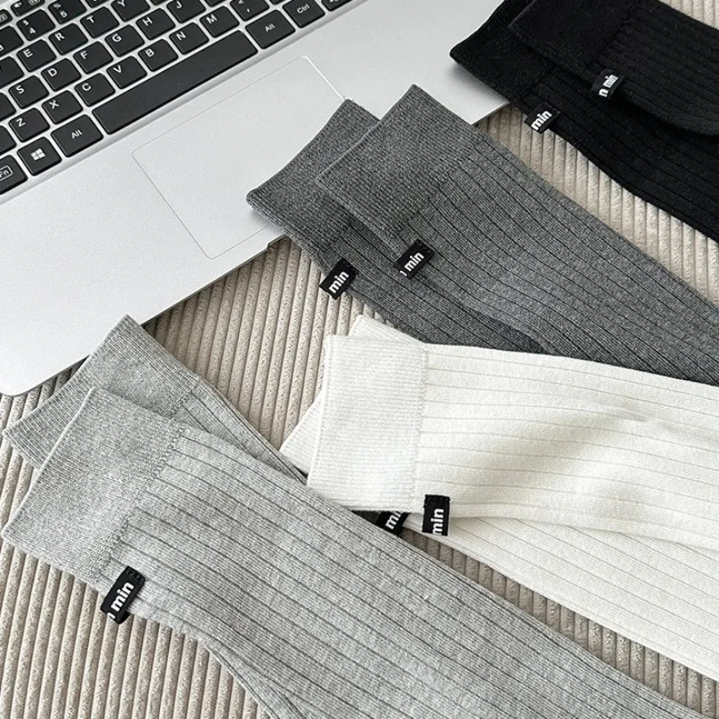 Nuovi calzini alla caviglia con etichetta in lettera, calzini al polpaccio, calzini a mezza lunghezza aperti, calzini alla moda e alla moda