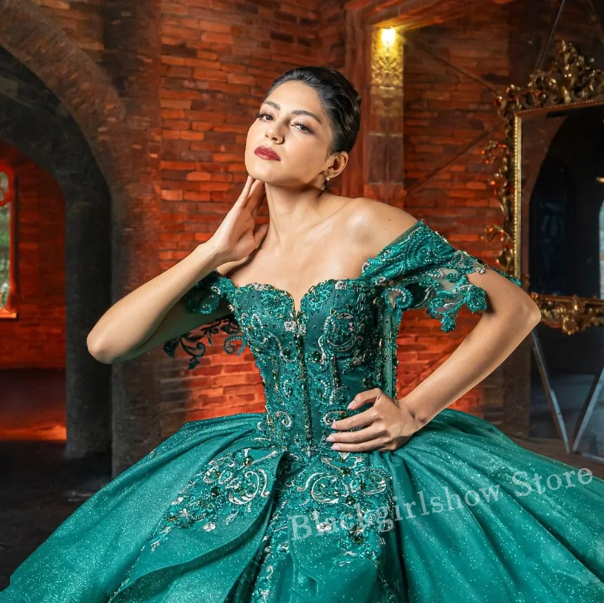 Emerald Princess Luxury Quinceanera Dresses 2024 Off Shoulder Beaded Applique Ruffle Sequins Cathedral Train vestidos 15 aรฑos