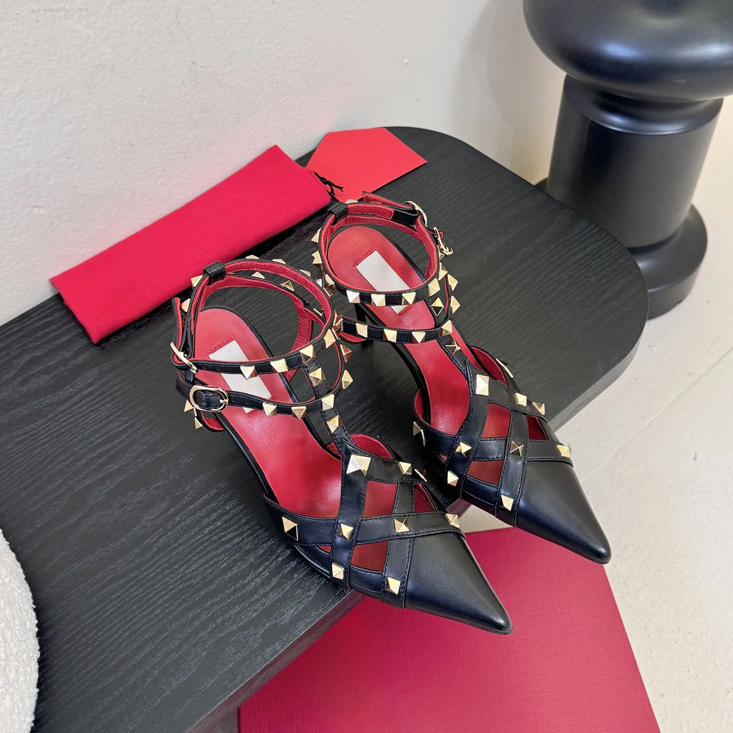 Nuevos Tacones Altos con Tachuelas para Primavera/Verano, Parte Superior de Piel de Oveja, Suela de Cuero, Ideales para Fiestas, Citas y Looks Elegantes de Noche