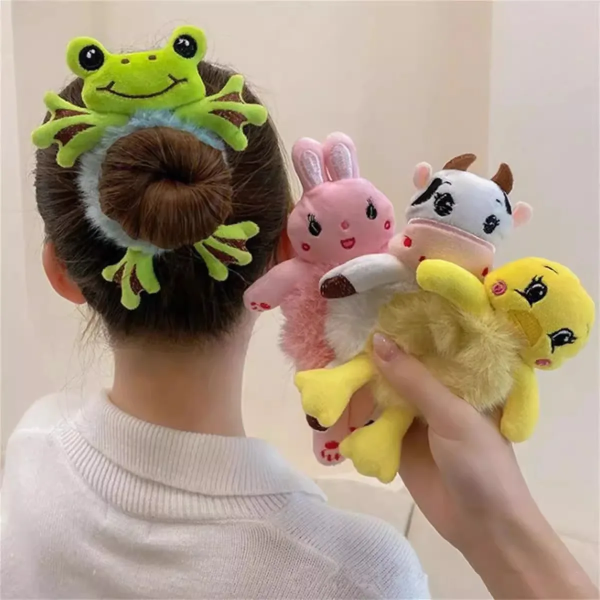 1PC Autumn/Winter Cartoon Plush Cat Hair Scrunchie, Simple Hair Elastic for Tying Hair, Fuzzy Scrunchie, Hair Accessory for Girl