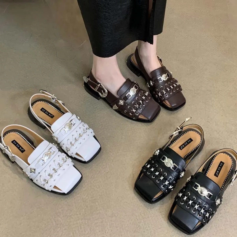 Black Flats Brown Sandals Designers Slingback Heels Metals roma scarpe da donna rivetto di lusso Summer Ladies Sandalias De Mujer