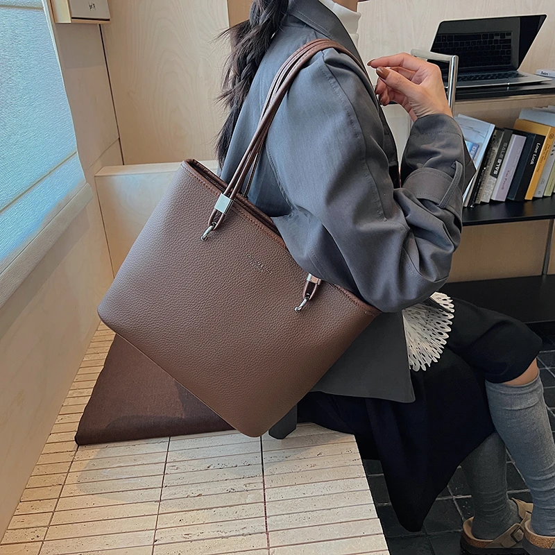 

Elegant Women Leather Luxury Crossbody Bag Classic Designer Shoulder Tote Handbag For Daily Modern Design
