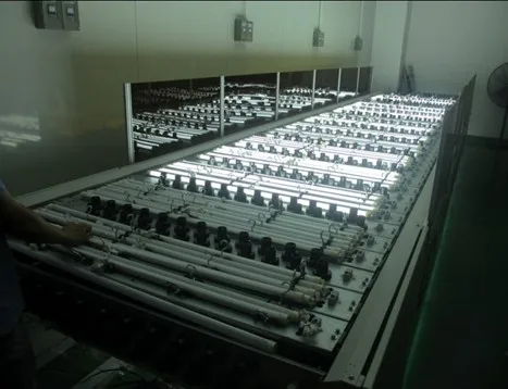 Linea di prodotti per la produzione di luci a LED semiautomatiche per l'assemblaggio di lampadine a LED