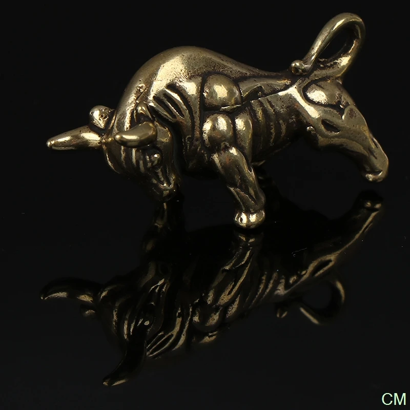 Mini Portable Retro Brass Wall Street Bull Statue Sculpture Hand Toy Gift Keychain Ornament Home Office Desk Decorative