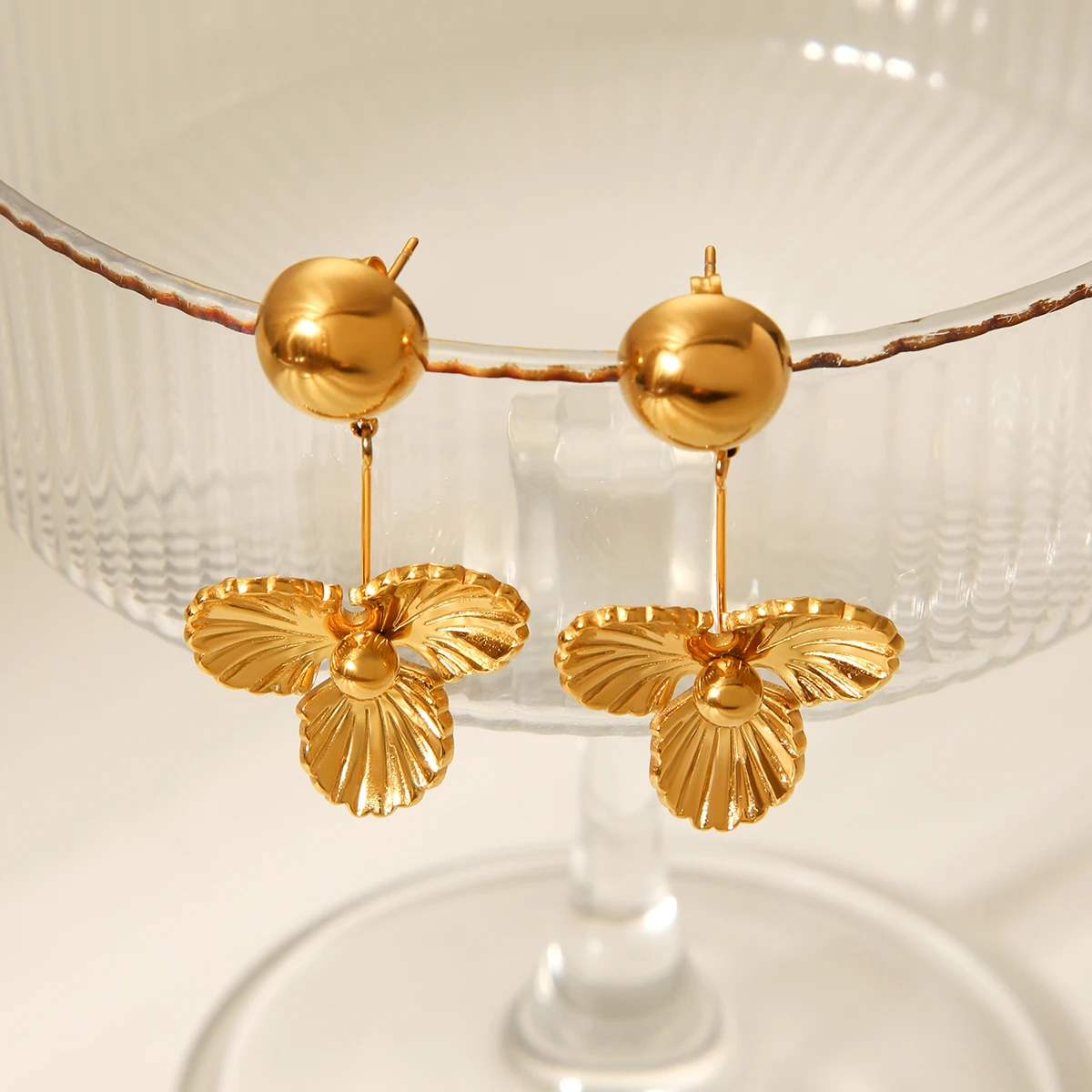 

New Stainless Steel Flower Earrings With Retro Metal Pattern Fashionable And Simple Earrings Light Luxury Women Jewelry Gifts