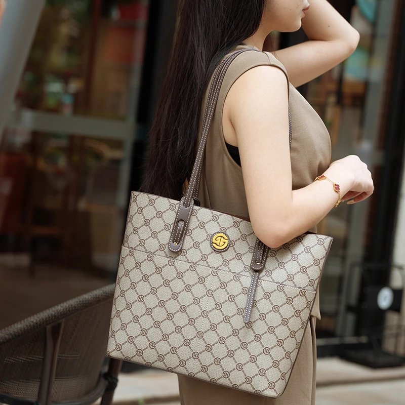 

Gland Dai Large Capacity Light Luxury Women's Bag 2025 New Retro Print Fashion Easiest for Match Handheld Shoulder Bag