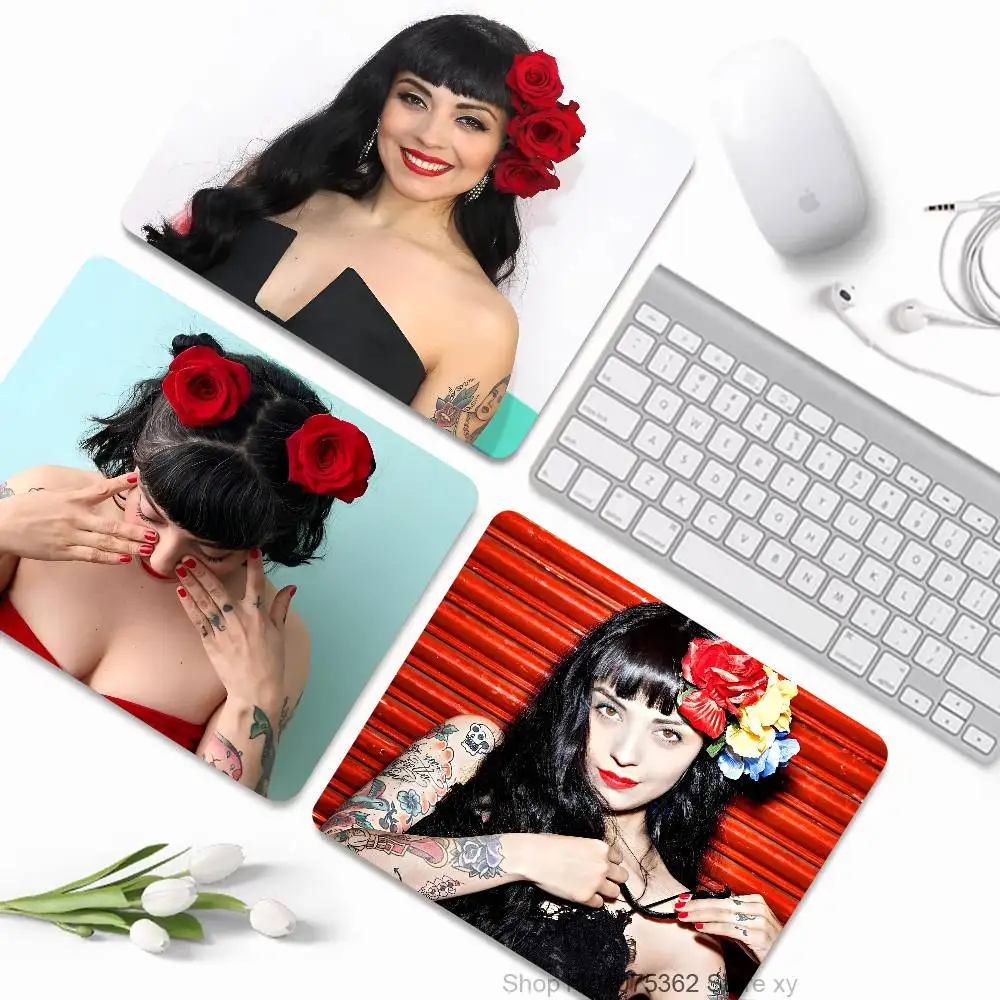 FEMME FATALE M-Mon L-Laferte Mousepad Small LockEdge Mouse Pad For Gamers Computer Desk Pad Rectangular Anti-slip Rubber