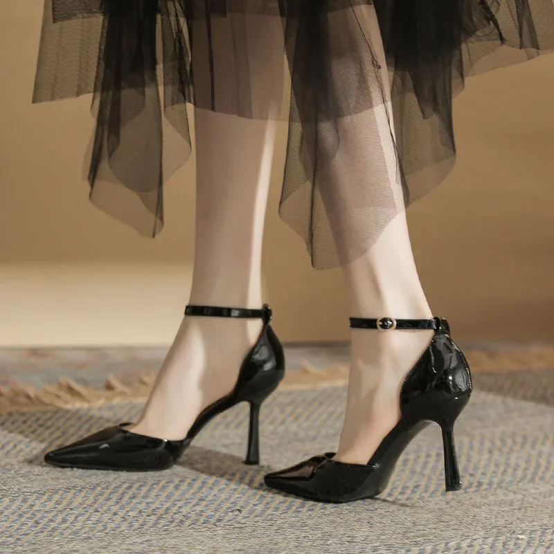 

Женские туфли на высоком каблуке, размеры 31-39, белые, из лакированной кожи, с острым носком, для свадьбы и вечеринок