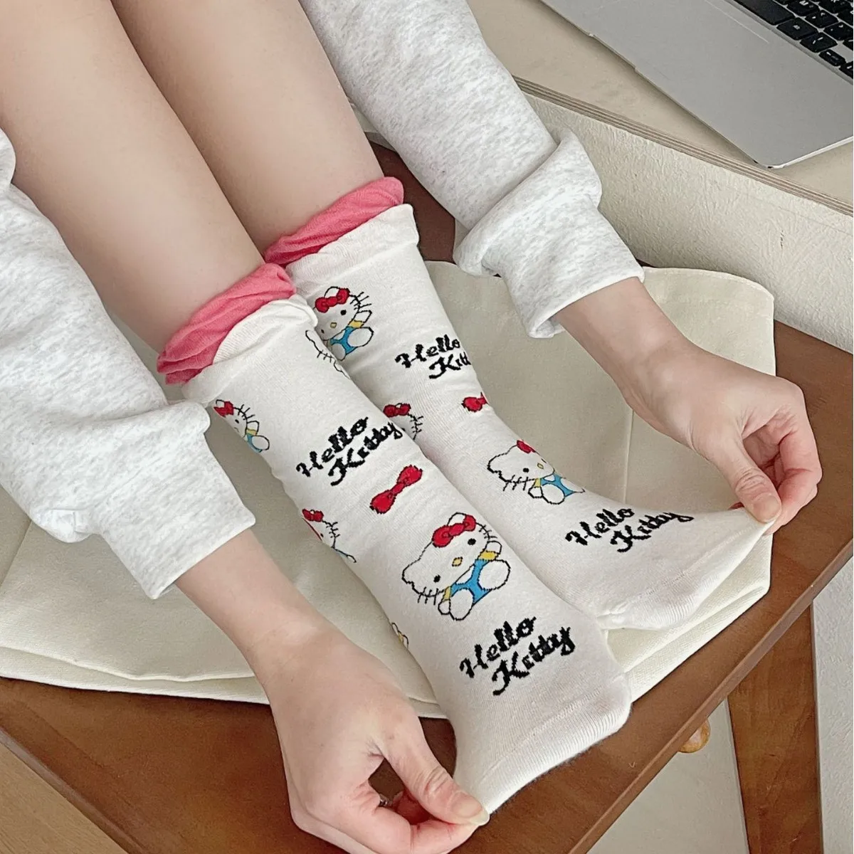 4 Pairs Of Women's Sanrio Sweet Cartoon Hello Kitty Series Fabric Label/Embroidery/Dotted Yarn/Letter Versatile Casual Long Sock - view 3