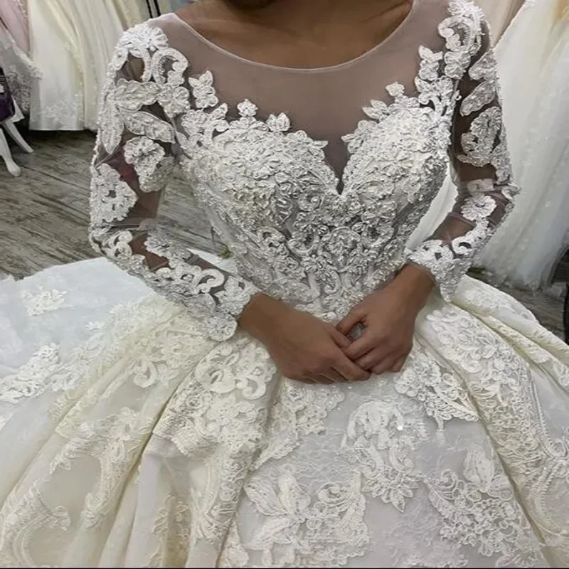 Vestidos de novia personalizados con cuello redondo, mangas largas, Apliques de encaje, tren capilla, falda hinchada de Arabia Saudita, vestido de novia