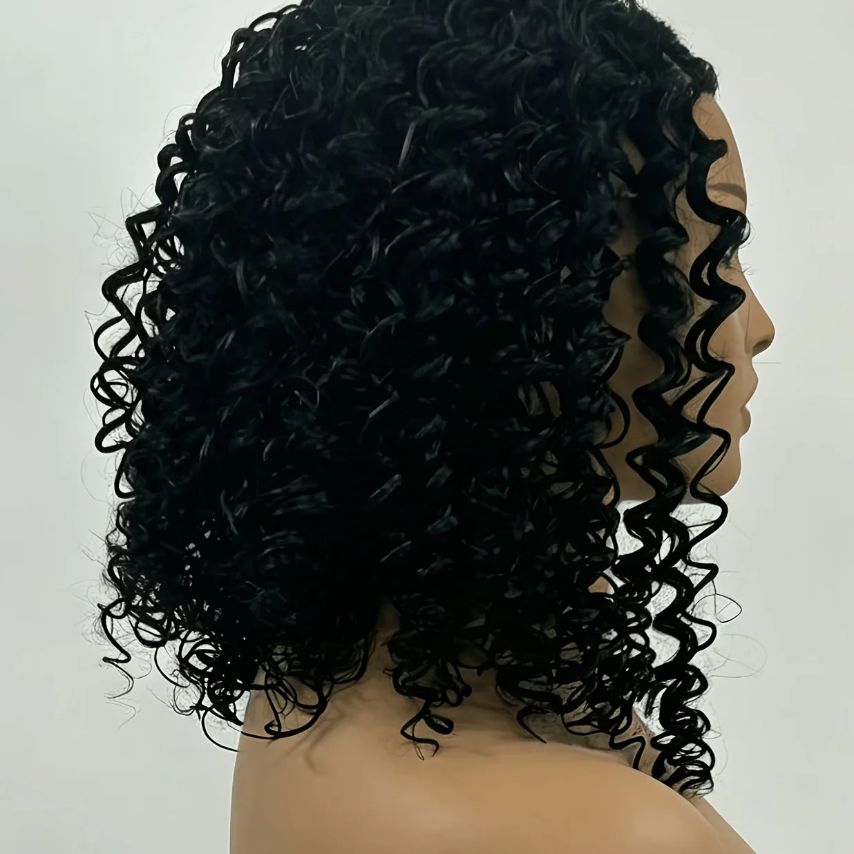 16-Inch wavy wig for women, small curly hair, fluffy curly synthetic hair, black, suitable for daily occasions.