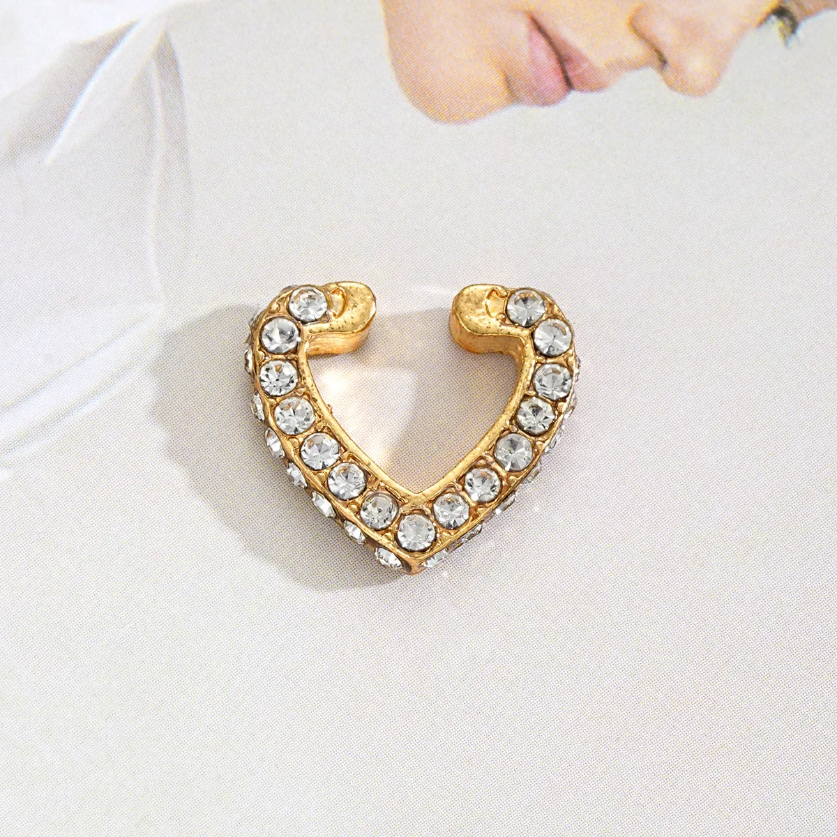 1Pcs New Inlaid Diamond Heart Ear Clip with Personalized Exquisite and High-End Sense, Fashionable Commuting Earrings