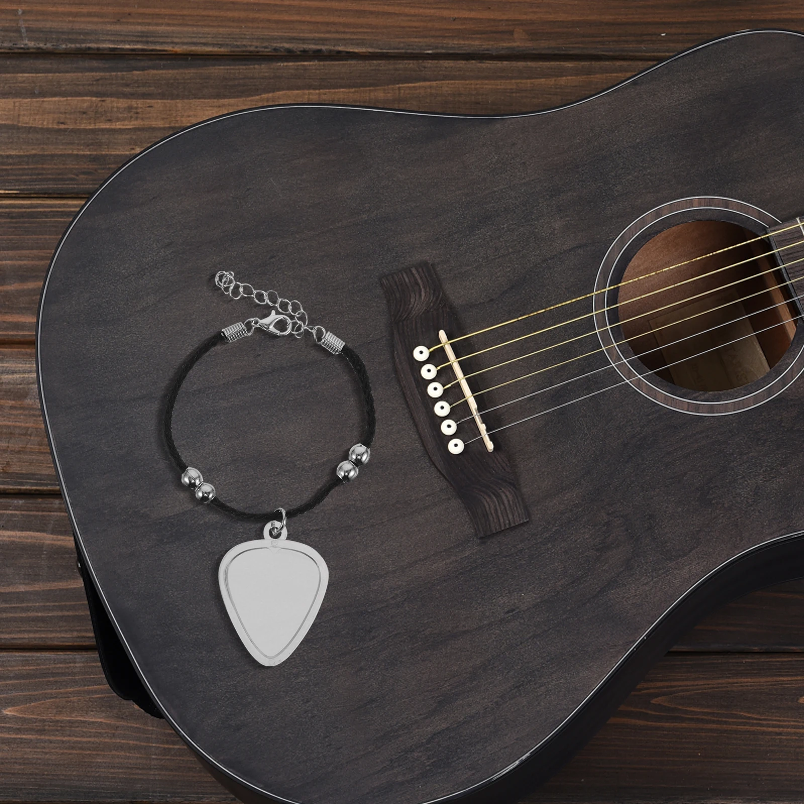 

1Set Heart Shape Guitar Pick Holder Bracelet Portable Compact Pick Storage Case Travel Guitar Picks Container Music Accessory