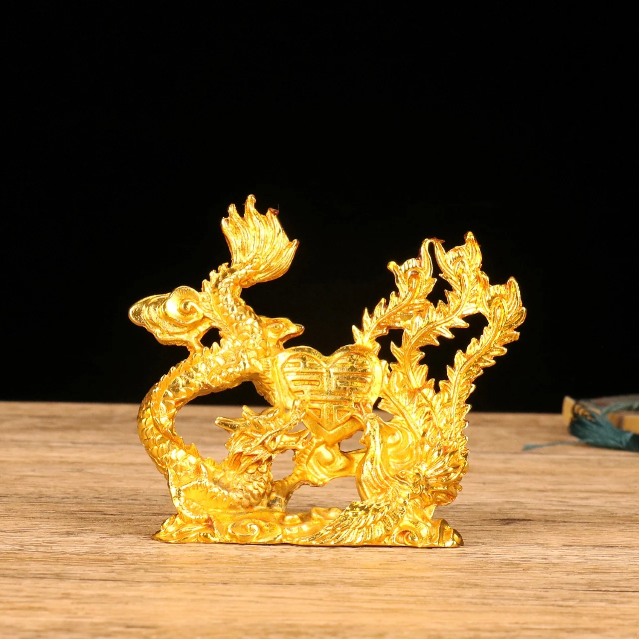 

Exquisite Home Decorations With Gilded Dragon and Phoenix Double Happiness Ornaments Finely Crafted and Aesthetically