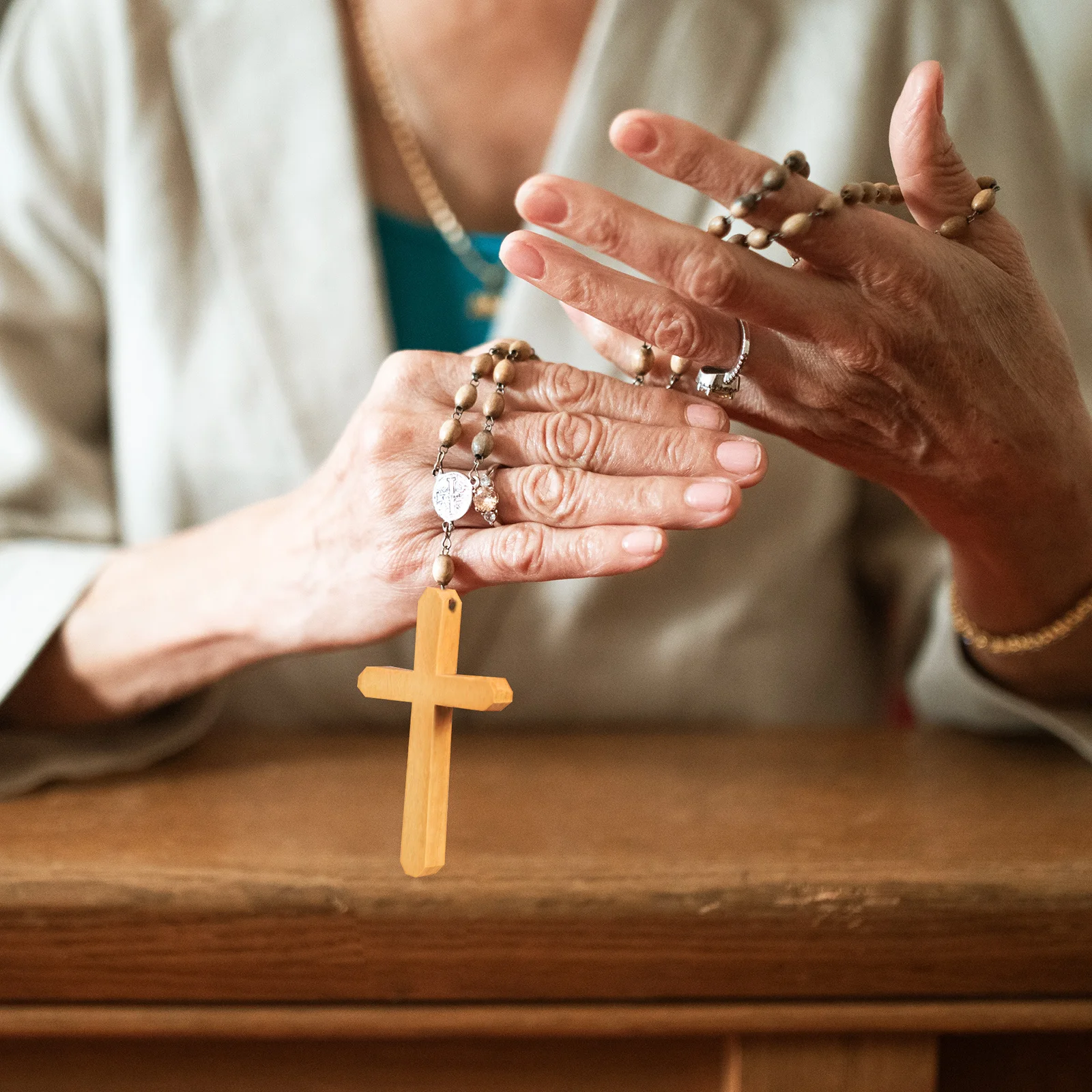 

2Pcs Wooden Crosses for Crafts Olive Wood Cross Religious Decor Handheld Cross for First Communion Favors and Table Centerpieces