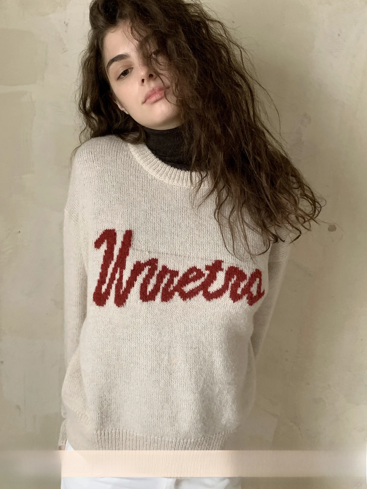 

Винтажный свитер UNRETRO с вышивкой букв, вязаный пуловер с круглым вырезом для женщин, уличный стиль, свободный крой, длинный рукав