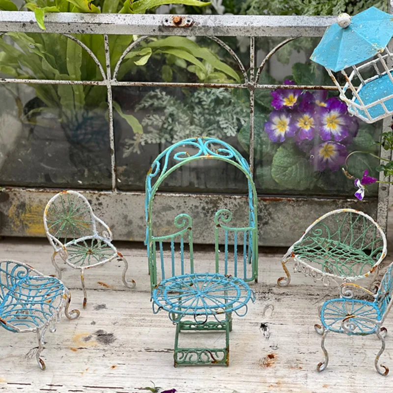 Mini Home Decoration Crafts Garden Iron Table Chair Door Doll House Fairy Tale Garden Accessories Small Furniture Decoration