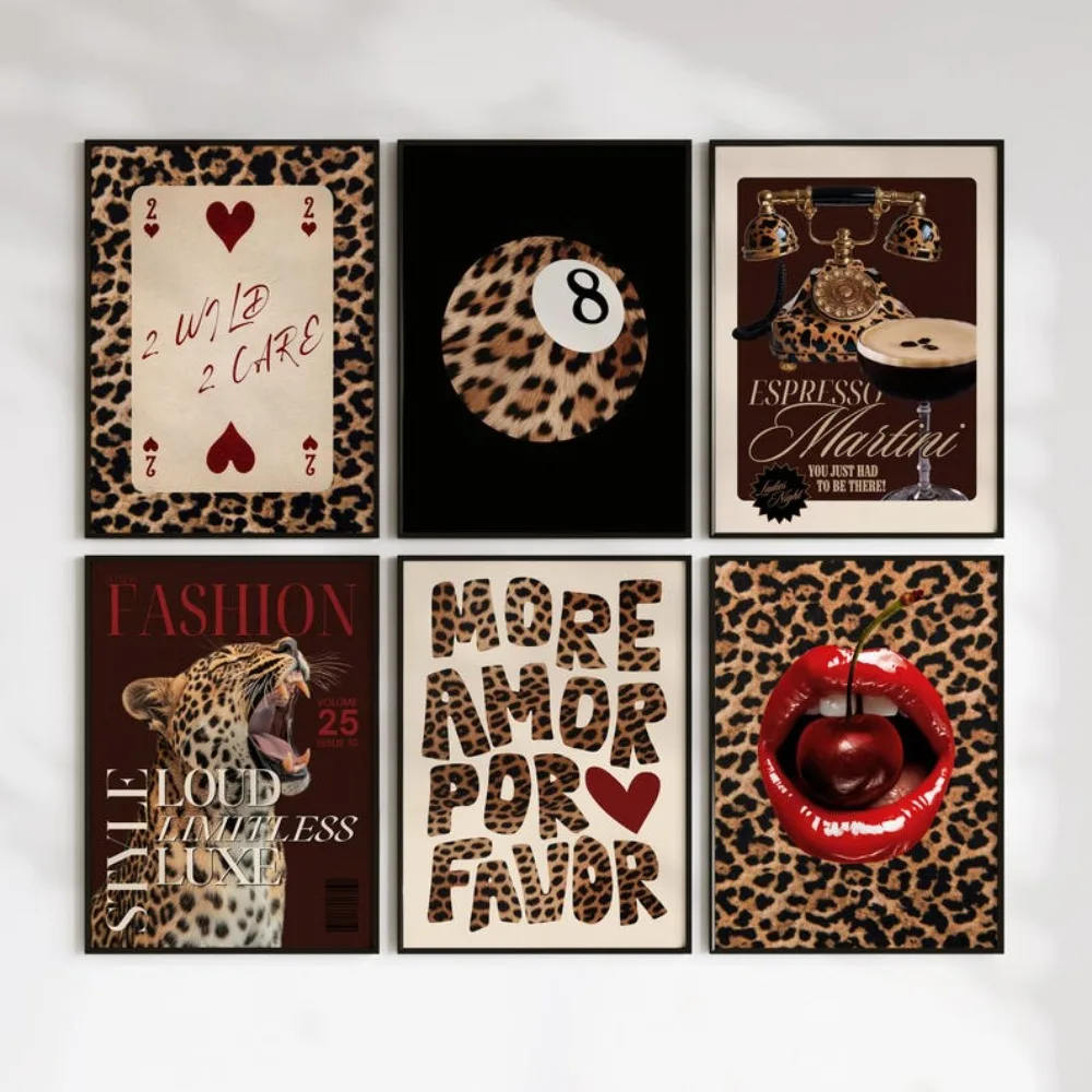 ملصقات عصرية بطبعة الفهد، طباعة الفهد الجميلة لغرفة النوم، ديكور غرفة نوم أنيق مع طباعة فنية عصرية